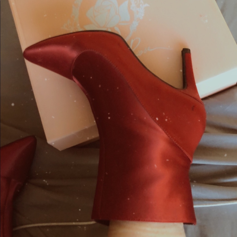 Red pointy high heels